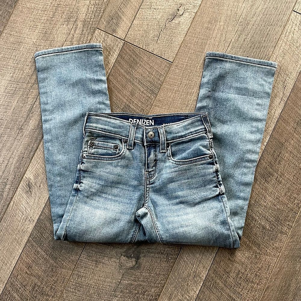 New! Levi’s Denizen Slim Fit Light-Wash Jeans. Size 8.